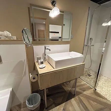 Le 19 - 38m2 Terrasse Jacuzzi - Centre Historique - Clim Hotel Langeac